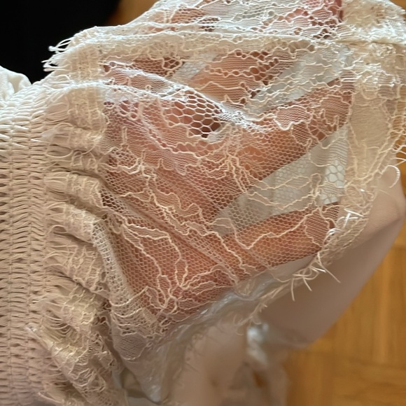 Moda international off the shoulder shirt - Picture 5 of 6